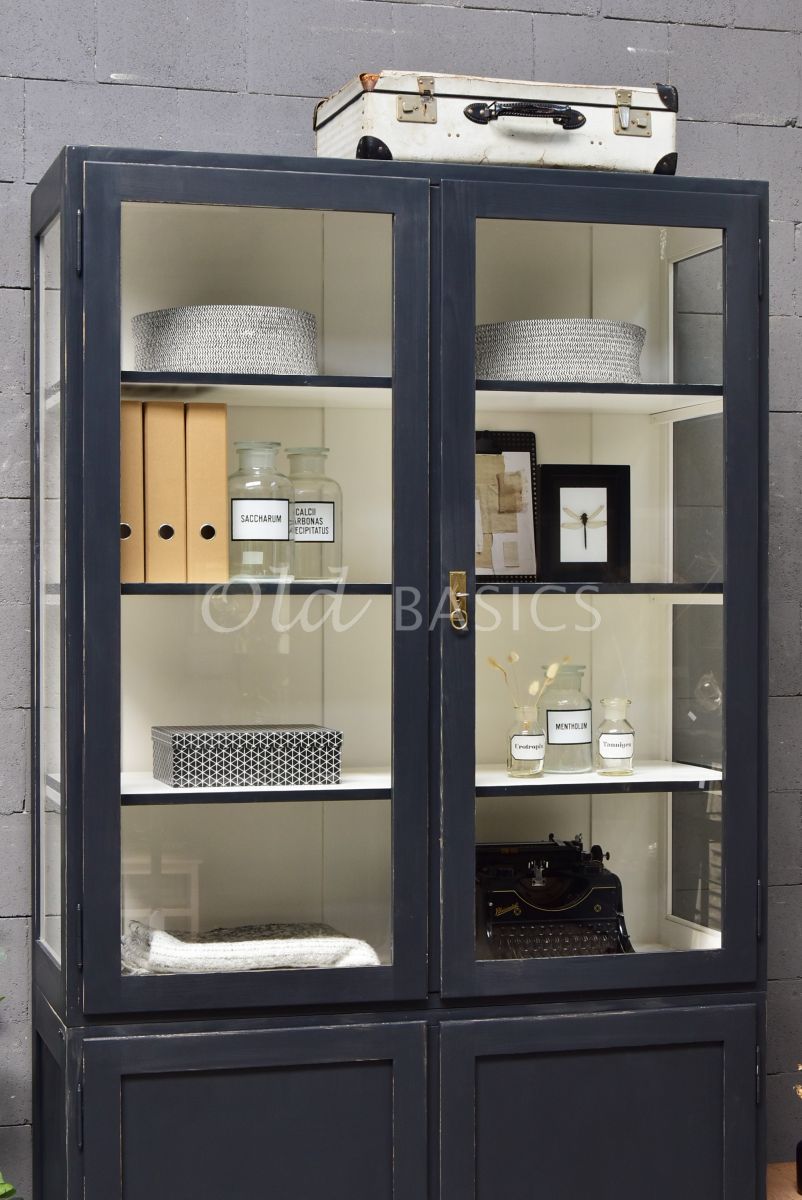 Detail van Vitrinekast Jeanette, 2 deuren, RAL7021, zwart, grijs, materiaal hout